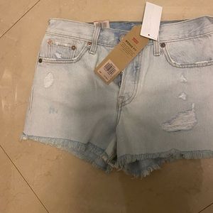 NWT LEVI SHORTS 501